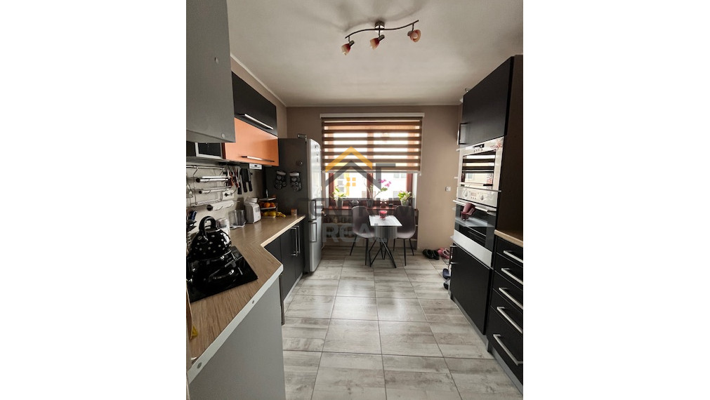 Exkluzívny predaj – priestranný 3-izbový zariadený byt v tichej lokalite Kežmarku (Pod traťou)