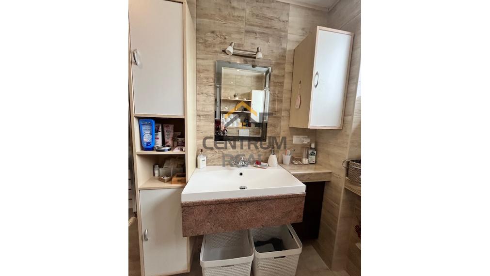 Exkluzívny predaj – priestranný 3-izbový zariadený byt v tichej lokalite Kežmarku (Pod traťou)