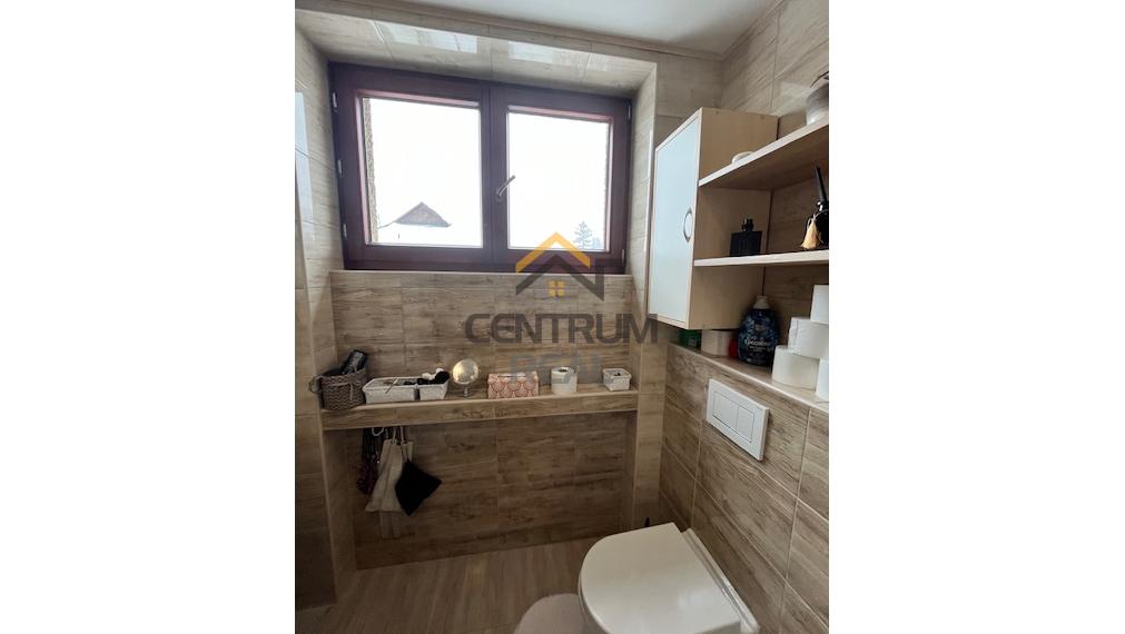 Exkluzívny predaj – priestranný 3-izbový zariadený byt v tichej lokalite Kežmarku (Pod traťou)