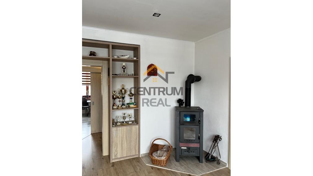 Exkluzívny predaj – priestranný 3-izbový zariadený byt v tichej lokalite Kežmarku (Pod traťou)