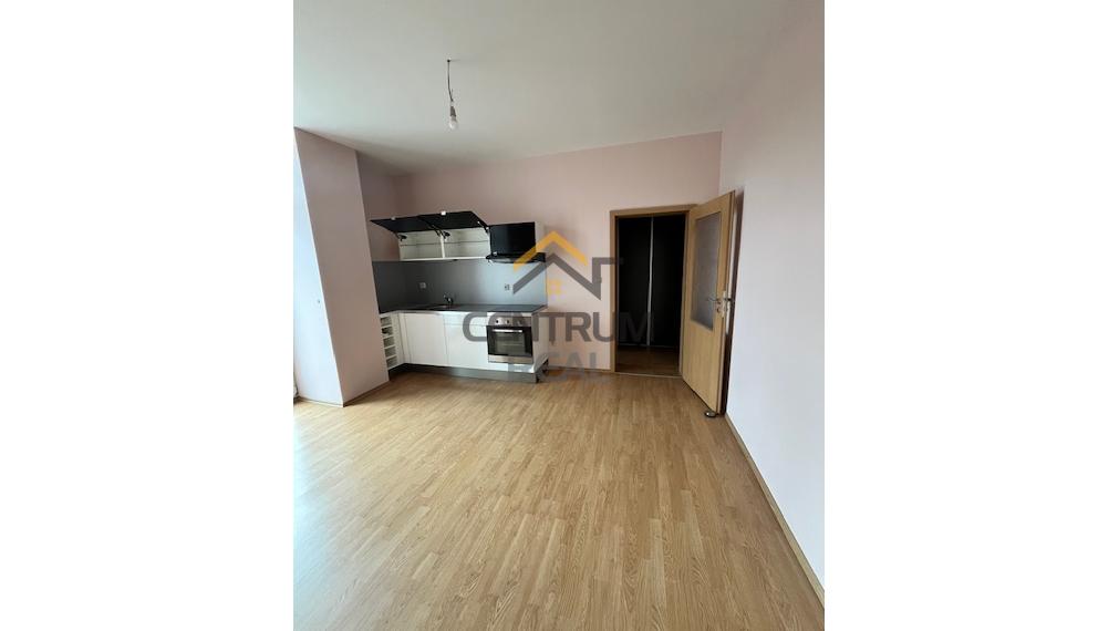 PRENÁJOM - Priestranný 1 izbový byt s balkónom v centre mesta Poprad /ul. Mnoheľova/