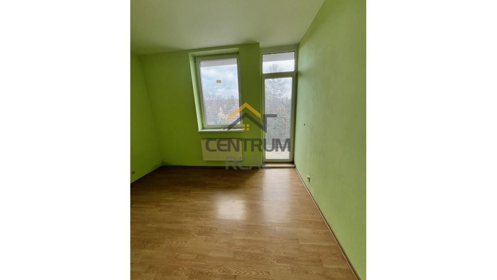 PRENÁJOM - Priestranný 1 izbový byt s balkónom v centre mesta Poprad /ul. Mnoheľova/