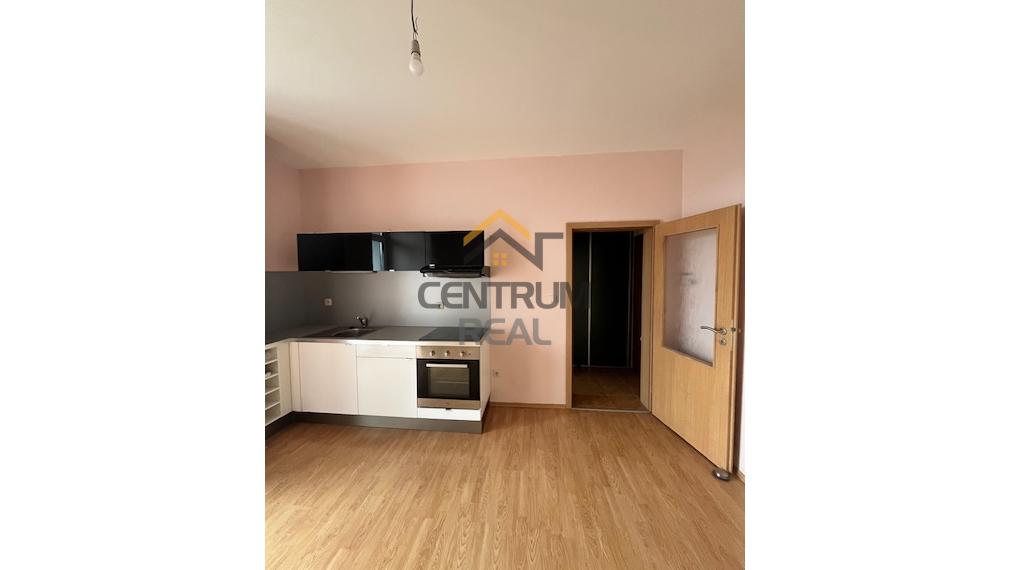 PRENÁJOM - Priestranný 1 izbový byt s balkónom v centre mesta Poprad /ul. Mnoheľova/