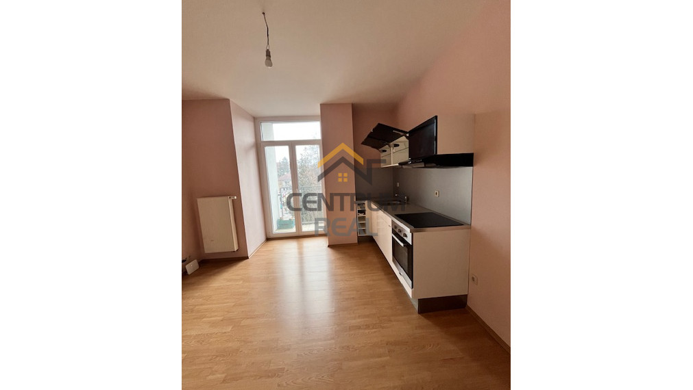 PRENÁJOM - Priestranný 1 izbový byt s balkónom v centre mesta Poprad /ul. Mnoheľova/