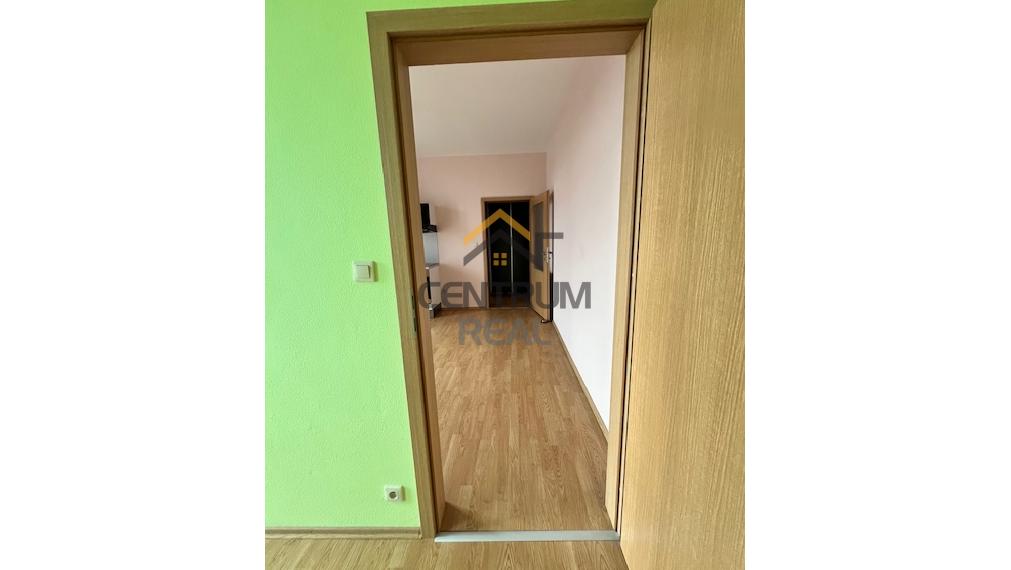 PRENÁJOM - Priestranný 1 izbový byt s balkónom v centre mesta Poprad /ul. Mnoheľova/