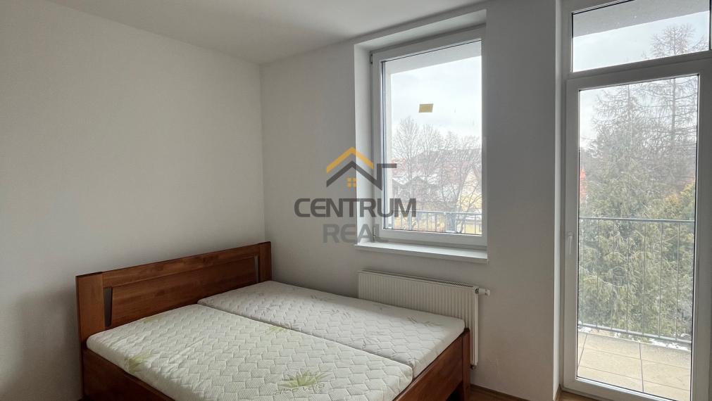 PRENÁJOM - Priestranný 1 izbový zariadený byt s balkónom v centre mesta Poprad /ul. Mnoheľova/