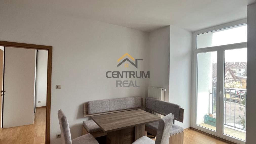 PRENÁJOM - Priestranný 1 izbový zariadený byt s balkónom v centre mesta Poprad /ul. Mnoheľova/