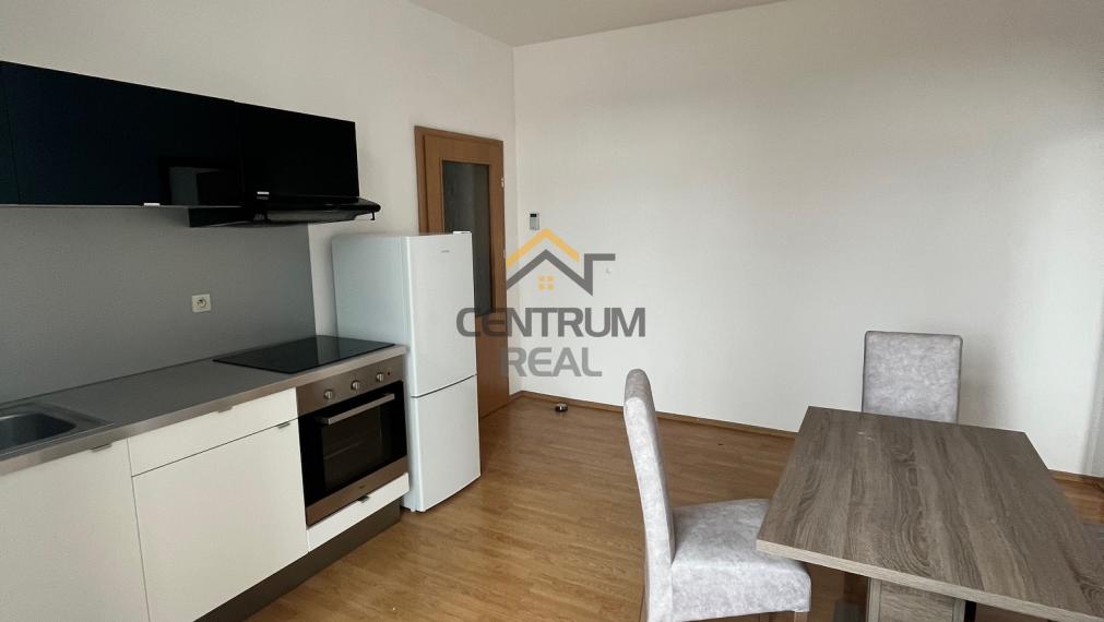 PRENÁJOM - Priestranný 1 izbový zariadený byt s balkónom v centre mesta Poprad /ul. Mnoheľova/