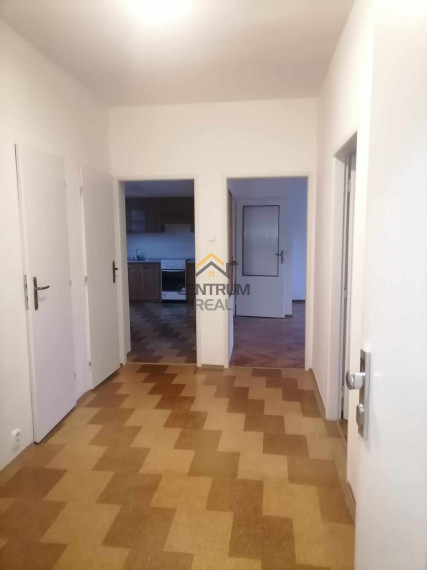 3 izbový slnečný tehlový  byt , Poprad Centrum  78 m2 + Garáž možnosť do prenájmu  -  REZERVOVANÉ