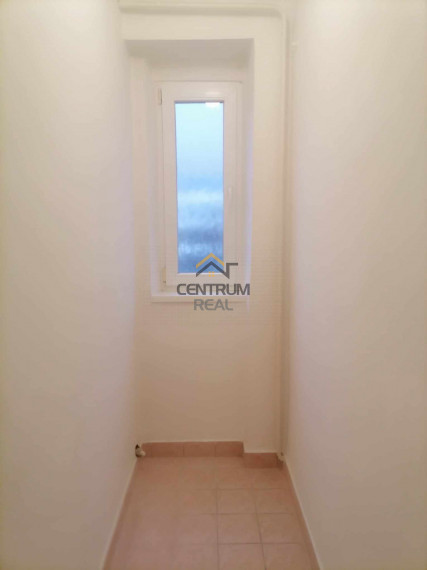 3 izbový slnečný tehlový  byt , Poprad Centrum  78 m2 + Garáž možnosť do prenájmu  -  REZERVOVANÉ