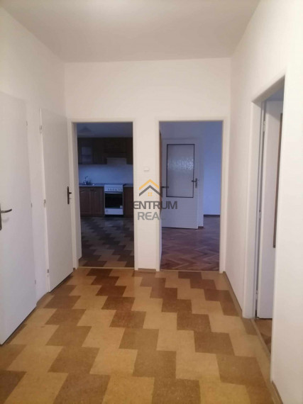 3 izbový slnečný tehlový  byt , Poprad Centrum  78 m2 + Garáž možnosť do prenájmu  -  REZERVOVANÉ