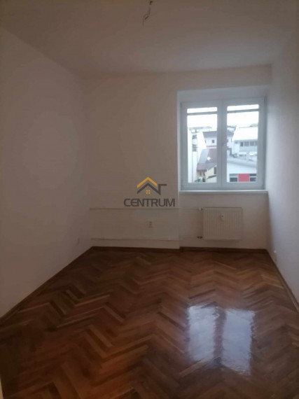 3 izbový slnečný tehlový  byt , Poprad Centrum  78 m2 + Garáž možnosť do prenájmu  -  REZERVOVANÉ