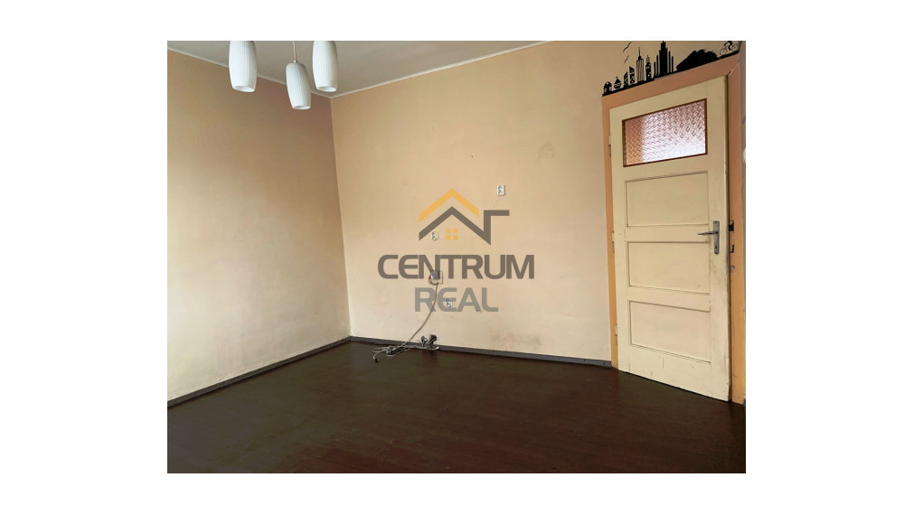 REZERVOVANÝ Baťovský rodinný poldom s garážou