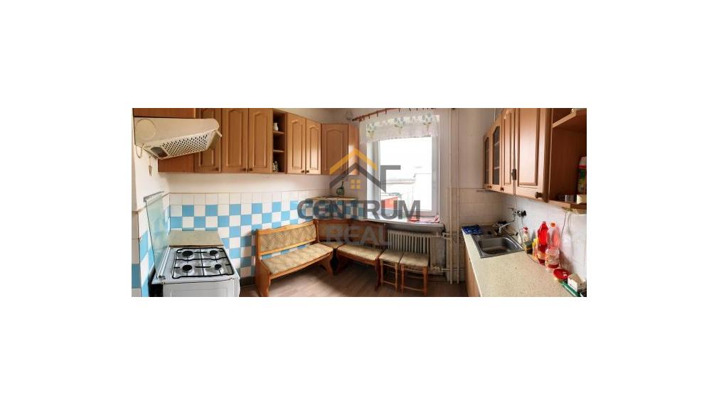 REZERVOVANÝ Baťovský rodinný poldom s garážou