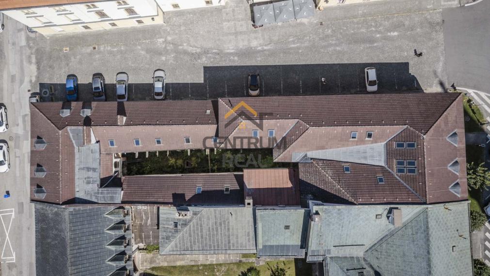 Na predaj:  Unikátny goticko-renesančný dom v centre Levoče!   FOR SALE: scroll down for english text