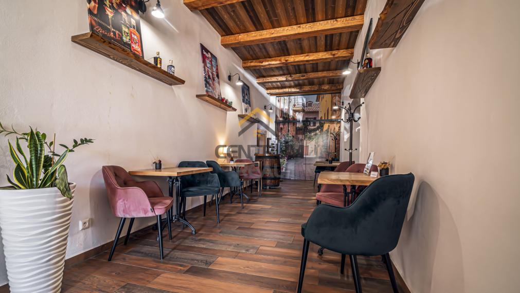 Na predaj:  Unikátny goticko-renesančný dom v centre Levoče!   FOR SALE: scroll down for english text