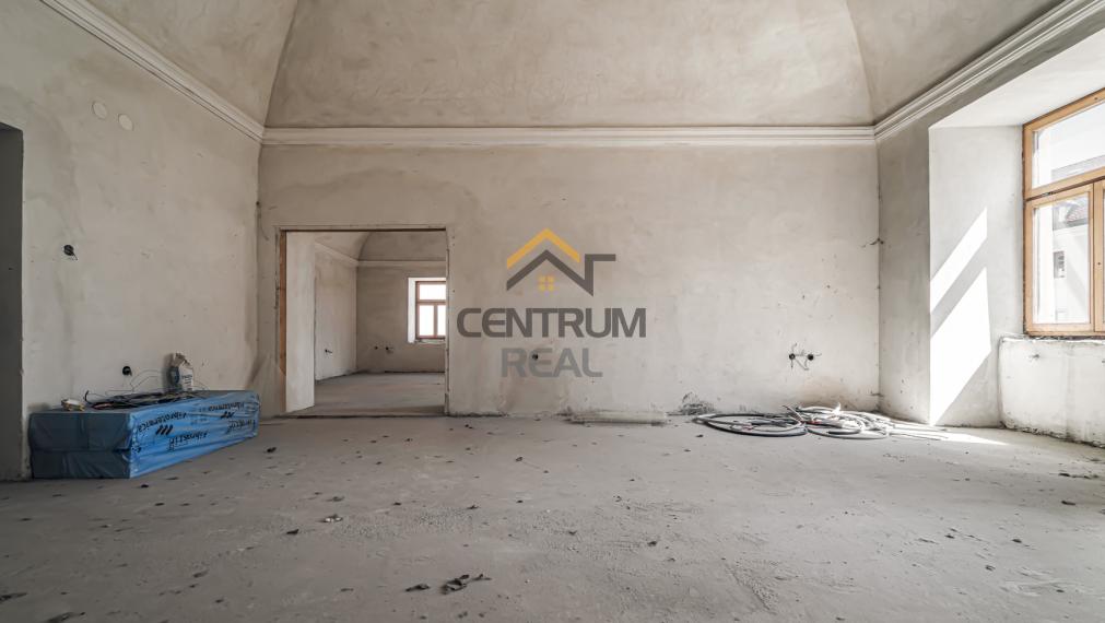 Na predaj:  Unikátny goticko-renesančný dom v centre Levoče!   FOR SALE: scroll down for english text