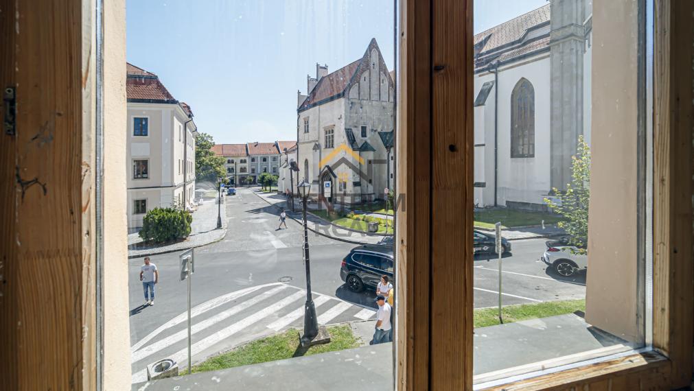 Na predaj:  Unikátny goticko-renesančný dom v centre Levoče!   FOR SALE: scroll down for english text