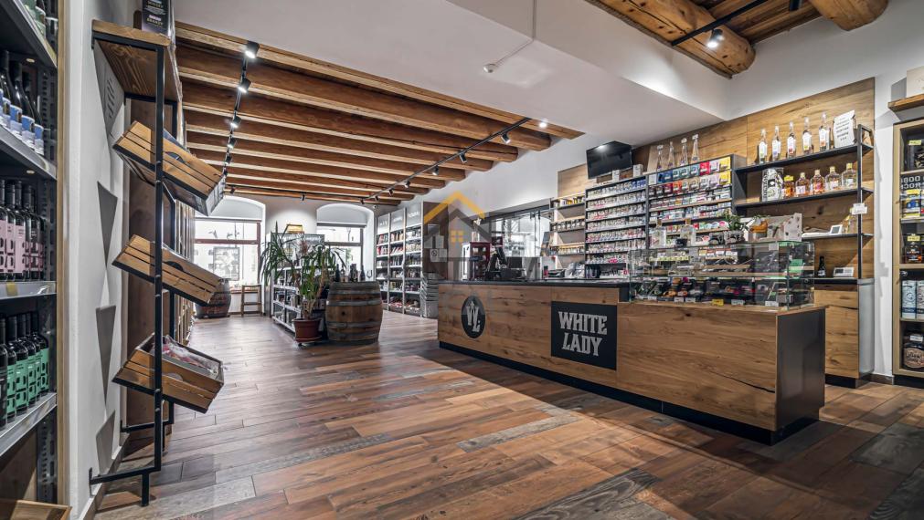 Na predaj:  Unikátny goticko-renesančný dom v centre Levoče!   FOR SALE: scroll down for english text