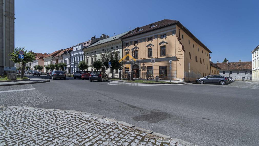 Na predaj:  Unikátny goticko-renesančný dom v centre Levoče!   FOR SALE: scroll down for english text