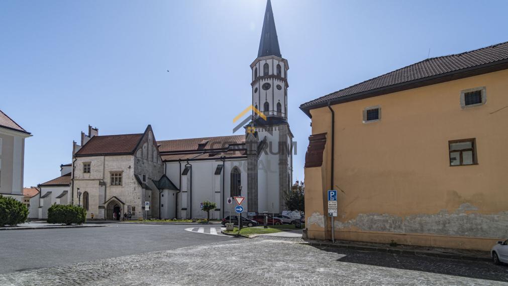 Na predaj:  Unikátny goticko-renesančný dom v centre Levoče!   FOR SALE: scroll down for english text