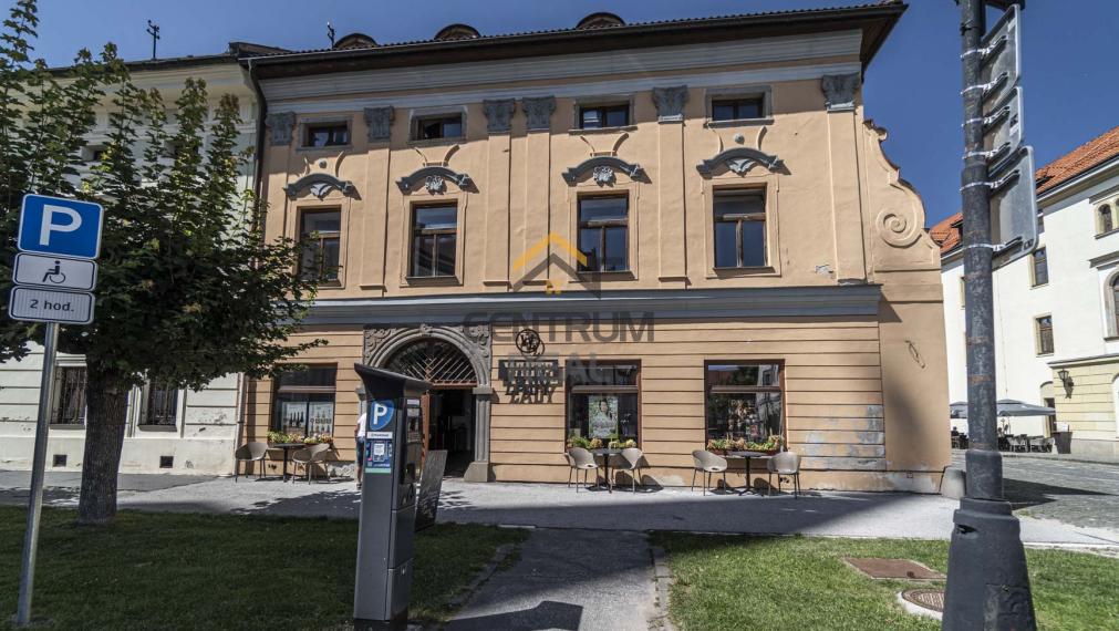 Na predaj:  Unikátny goticko-renesančný dom v centre Levoče!   FOR SALE: scroll down for english text