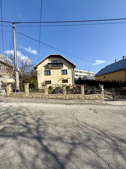 Rodinný dom kde sa môžeš ihneď nasťahovať – Levoča, pokojná rodinná lokalita