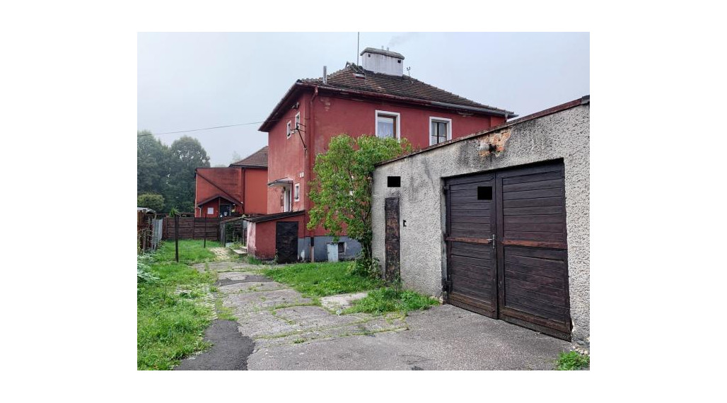 REZERVOVANÝ Baťovský rodinný poldom s garážou