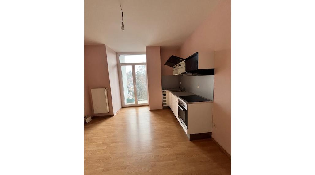 PRENÁJOM - Priestranný 1 izbový byt s balkónom v centre mesta Poprad /ul. Mnoheľova/