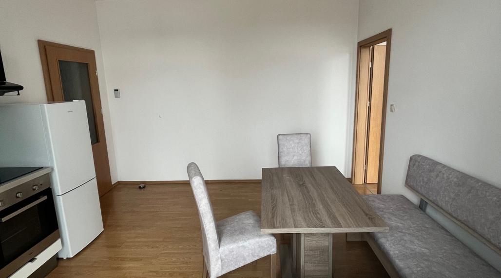 PRENÁJOM - Priestranný 1 izbový zariadený byt s balkónom v centre mesta Poprad /ul. Mnoheľova/