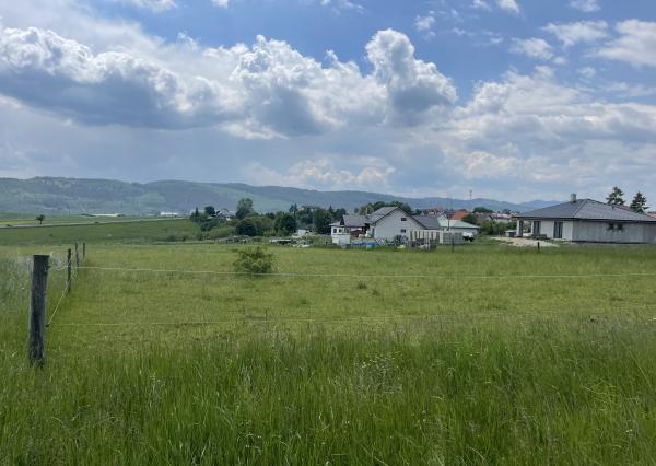 Rezervovaný - Pozemok na výstavbu rodinného domu 824 m²