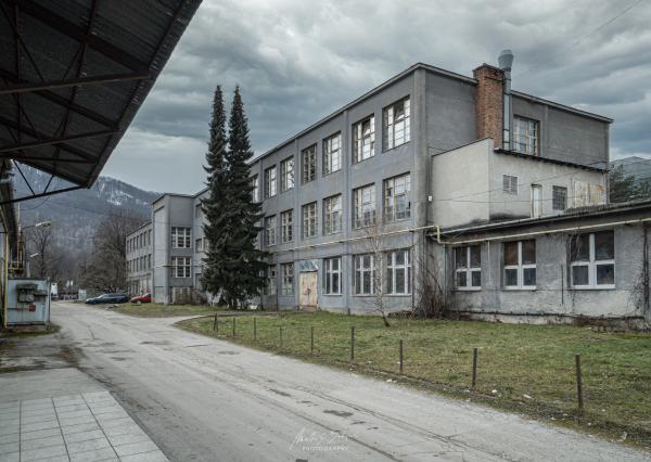 Viacúčelová budova Revúca úžitková plocha 4051 m2 - atraktívna cena