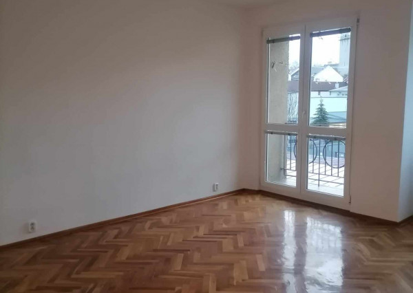 3 izbový slnečný tehlový  byt , Poprad Centrum  78 m2 + Garáž možnosť do prenájmu  -  REZERVOVANÉ