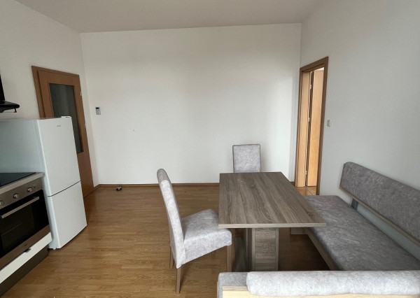 PRENÁJOM - Priestranný 1 izbový zariadený byt s balkónom v centre mesta Poprad /ul. Mnoheľova/